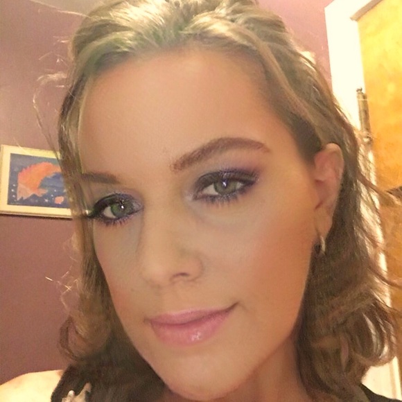 Meet your Posher,  hi I’m Jennifer - Picture 2 of 2